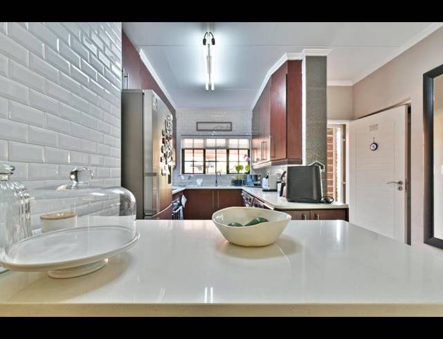 3 BEDROOM TOWNHOUSE FOR SALE IN GLENVISTA